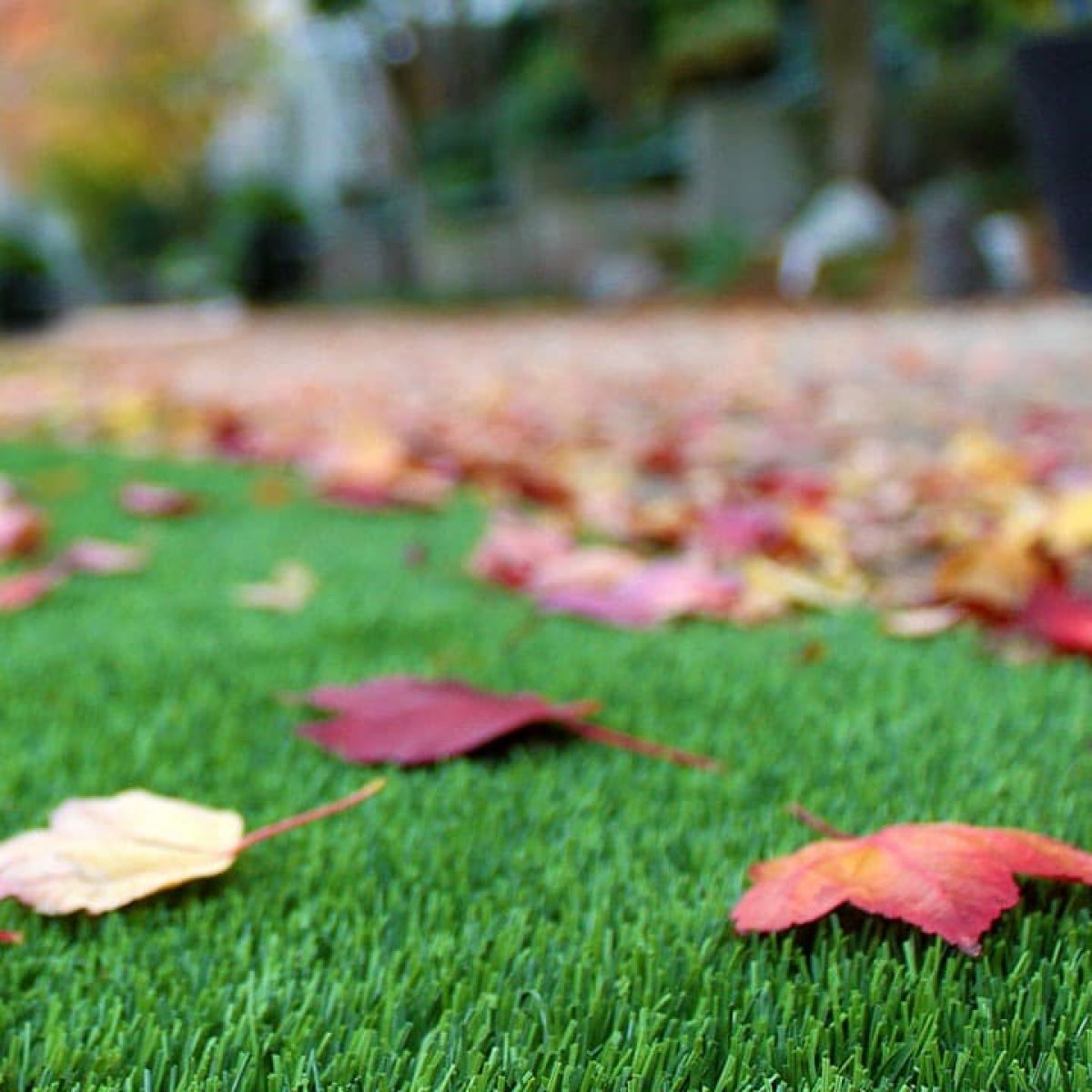Artificial grass with leaves
