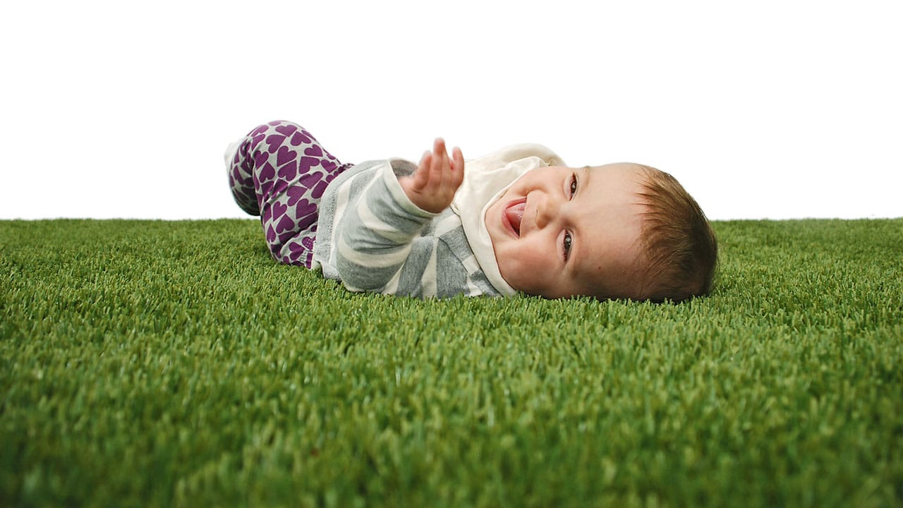 playground-grass-artificial-turf-for-kids-and-pets-bella-turf-grass-_0016_baby-ruby