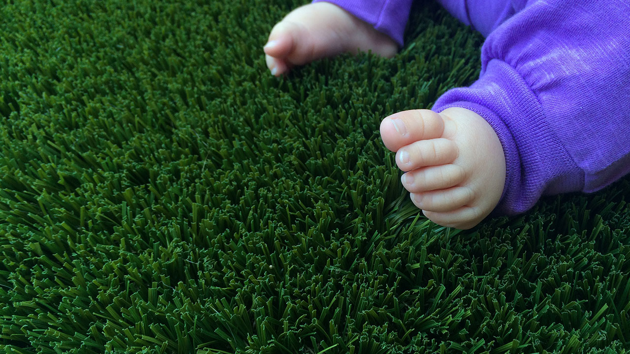 playground-grass-artificial-turf-for-kids-and-pets-bella-turf-grass-_0019_2016-06-17-15.18.26